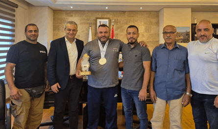 رئيس بلدية صيدا هنأ بطل رفع الاثقال خضر السن لاحرازه المركز الأول في بطولة غرب آسيا