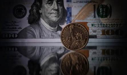 مع ترقب المستثمرين لمؤشرات سوق العمل الأميركية.. تأرجح في سعر الدولار