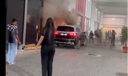 كان يسجل داخل الاستديو.. حريق مُفاجئ يلتهم سيارة إعلامي الفاخرة وفيديو يوثق ما حصل