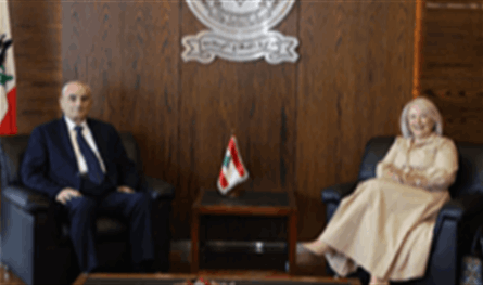 وزير الدفاع استقبل سفيرة اليونان 