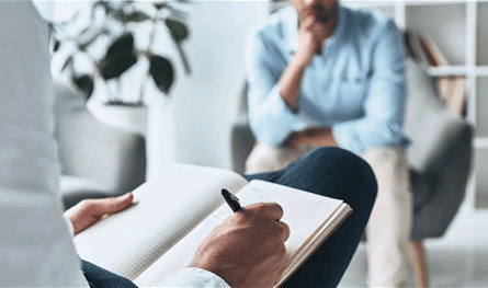 بسبب تجربة عاطفية.. فنان زار طبيبا نفسيا
