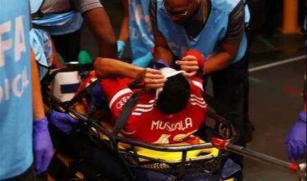 بعد إصابته بكسر في الساق والكاحل... لاعب بايرن ميونخ يحدد موعد عودته إلى الملاعب