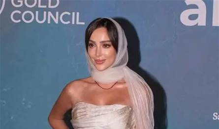 بعد الحجاب الشفاف.. بسمة بوسيل بإطلالة جريئة جديدة في مهرجان البندقية (فيديو)