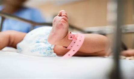 جريمة مروّعة تهّز هذه الدولة.. أم تتخلّص من طفلها حديث الولادة! (فيديو)