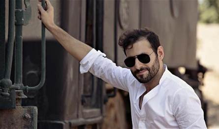 شعر بدوار والمذيعة اعتقدت انه يمزح.. شاهدوا ماذا حصل مع فنان مباشرة على الهواء (فيديو)