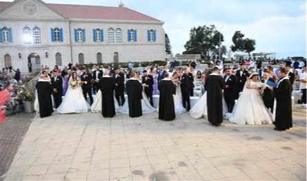 فرحة في بكركي.. &quot;عرس جماعي&quot; بمباركة من البطريرك