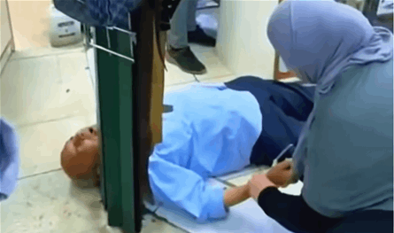 في مول عربي.. ممرضة مصرية تنقذ حياة مسن