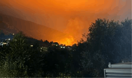 بالصور.. حريق كبير في عربصاليم وجهود مكثفة لإخماده