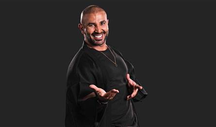 في لقاء نادر… ابنة أحمد سعد تخطف الأنظار بإطلالتها مع والدها (فيديو وصور)