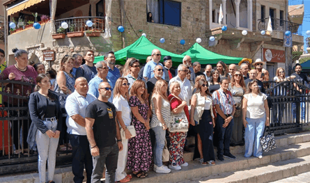 بلدية بقاعكفرا تفتتح مهرجان التفاح والنبيذ بحضور شخصيات بارزة