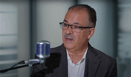بعد سخرية سلوم حداد من الممثلين المصريين.. أول تعليق من نقيب الفنانين السوريين