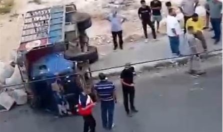 بالفيديو: انقلاب &quot;بيك أب&quot; على طريق عام كفرشلان في الضنية