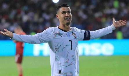 بالصور: رونالدو يتابع أشهر داعية ينشر الإسلام في البرتغال