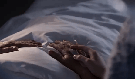 فنان يُؤلم بوفاة والدته