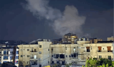 بالصور.. غارة إسرائيلية تستهدف حي كسار زعتر في النبطية