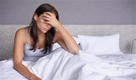 لماذا تشعر النساء بالألم أكثر من الرجال؟ العلم يحسم الجدل