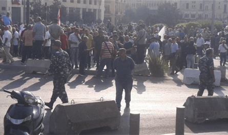 في رياض الصلح: محاولات لتجاوز السور وإشعال الحرائق ودعوات للتهدئة