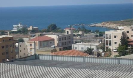 سقوط جرحى.. إشكال كبير داخل مطعم في طبرجا