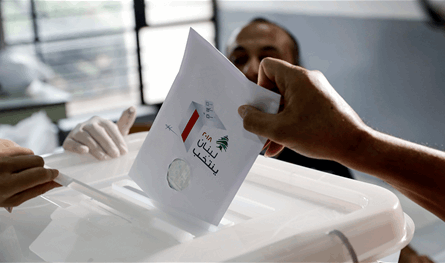 جدال بشأن قانون الانتخابات ومخاوف متصاعدة من الاطاحة بالاستحقاق