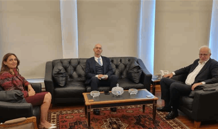 نصار تابع مع السفير البلغاري إجراءات استرداد مالك سفينة &quot;Rhosus&quot; الموقوف في صوفيا