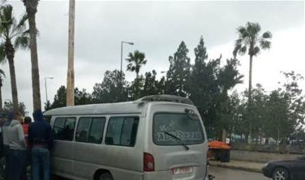 في جبيل.. انحراف فان لنقل الركاب وهذه حصيلة الحادثة!