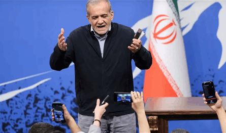 الرئيس الإيراني: لن نستسلم أبدا