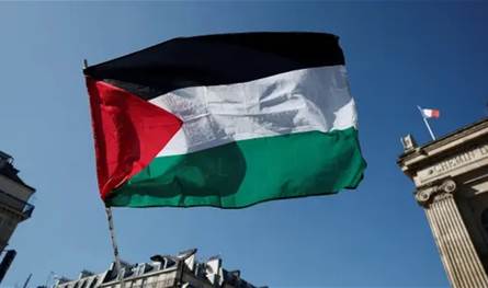 لوموند: اعتراف فرنسا بدولة فلسطين خطوة حتمية لحماية حل الدولتين
