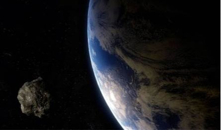 كويكب ضخم يمر بسلام قرب الأرض ويبدأ بالابتعاد