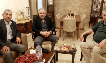 سفير فلسطين يزور الإعلامي محمد درويش في صور بمناسبة حصوله على وسام الإعلام الحر