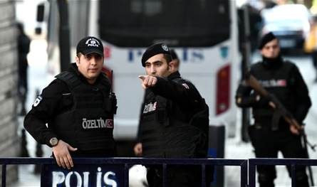 في تركيا.. قتيل و4 جرحى في انفجار بسوق خضار في أنطاليا