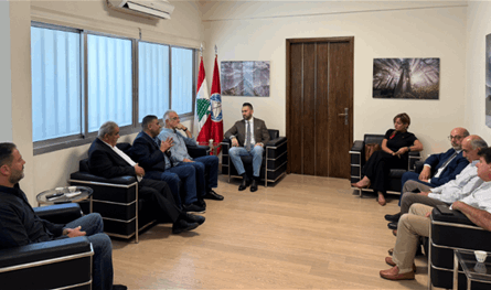 جنبلاط التقى وفد اتحاد بلديات الجرد الأعلى وبحمدون لبحث شؤون المنطقة
