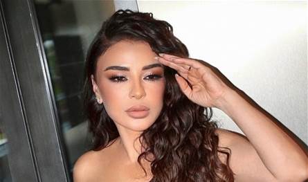 بفستان أنيق.. ماغي بو غصن تُشارك مع زوجها باحتفال السفارة السعودية في بيروت (صور)