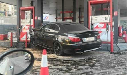 في خلدة.. سيارة تقتحم محطة بنزين