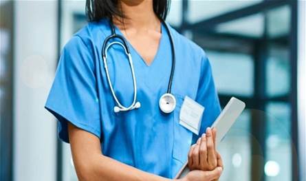 قطاع التمريض يطالب بتعديل المراسيم.. صرخة ضد الهجرة الجماعية