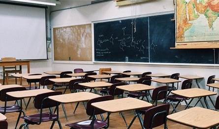 معلمة تتعرض للطعن على يد تلميذ يبلغ 14 عاماً