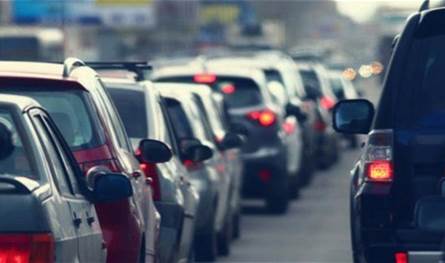 مع تساقط الامطار.. زحمة سير خانقة على الطرقات