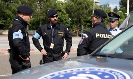 في اليونان.. مسن بحوزته آثار وجنين بشري داخل جرة