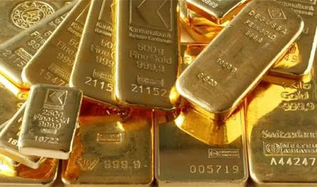 الذهب يتراجع تحت ضغط قوة الدولار قبل بيانات التضخم الأميركية