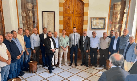 جنبلاط التقى رئيس الأركان واستقبل وفودًا أهلية وبلدية لبحث القضايا الخدمية والإنمائية