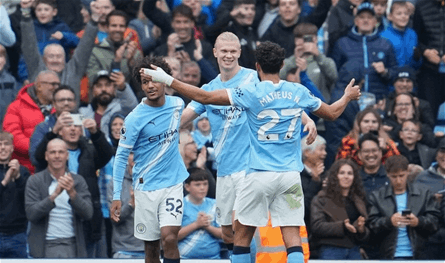 في الدوري الانكليزي.. مدافع سجّل في مرمى فريقه هدفين!