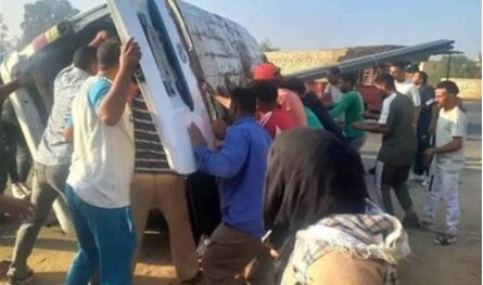 في دولة عربيّة... إصابة أكثر من 10 فتيات في حادث سير مروّع
