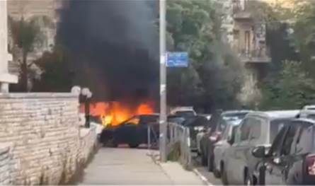 توجيه تهم ضد 4 متظاهرين إسرائيليين أضرموا النار قرب منزل نتنياهو في القدس (فيديو)