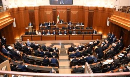 قانون الانتخاب يشعل جلسة البرلمان.. إنسحابات &quot;طيّرت النصاب&quot; وجلسة أخرى غداً