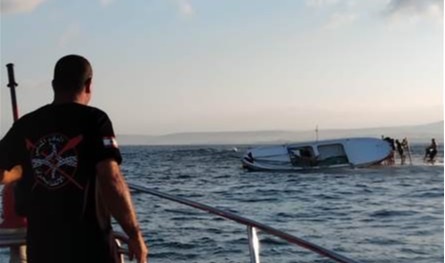 الدفاع المدني ينقذ عددا من الصيادين قبالة شاطئ صور.. هذا ما حصل معهم
