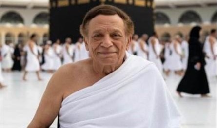 أطل وهو يؤدي مناسك العمرة.. هل زار عادل إمام مكة المكرمة؟ 
