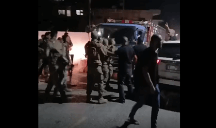 الجيش يُطارد شاحنة.. إطلاق نار وتوتر!