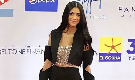 بالصورة… هكذا احتفلت ممثلة معروفة بعيد ميلاد زميلها