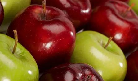 بماذا يختلف التفاح الأحمر عن الأخضر؟