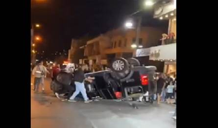 بالفيديو... إنقلاب سيارة في تعلبايا