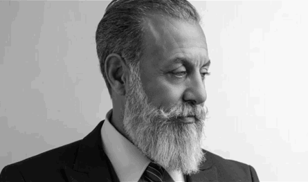 بعد صراع مع المرض.. وفاة الفنان إياد الطائي